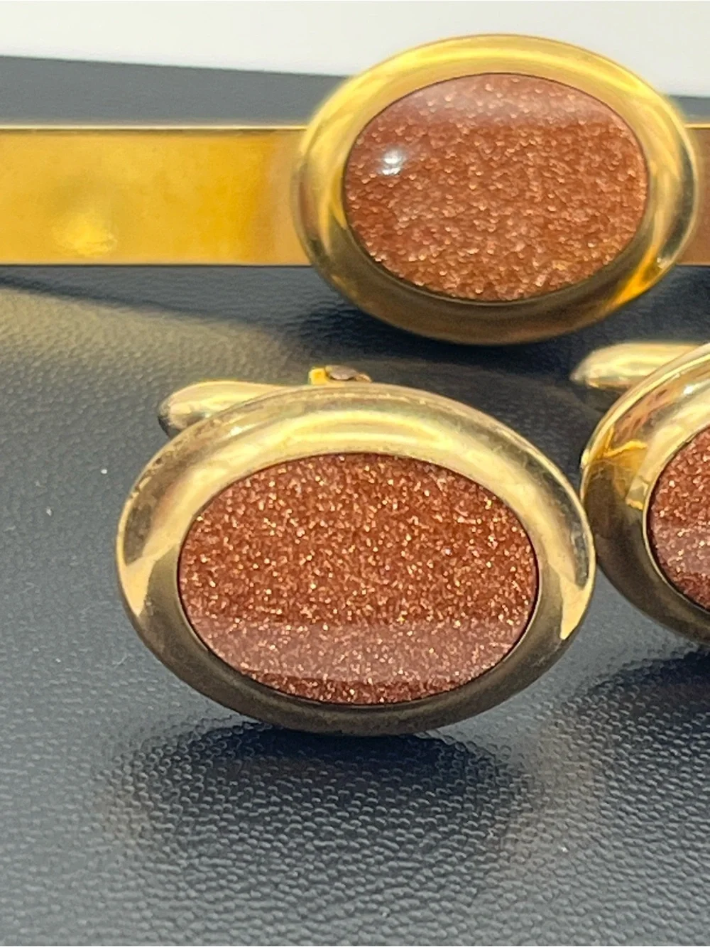 Goldstone copper sparkle stone oval cabochon cufflinks & tie clip vintage set